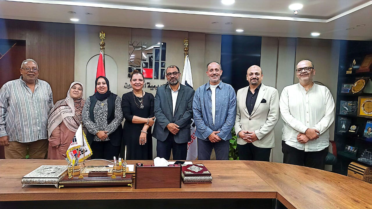 اجتماع اللجنة العليا لملتقى الأراجوز والعرائس التقليدية بأكاديمية الفنون 